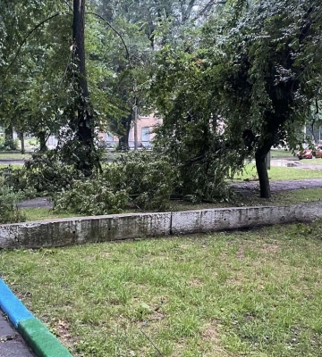 Каменское и Кривой Рог &quot;поплыли&quot; после ливня: видео