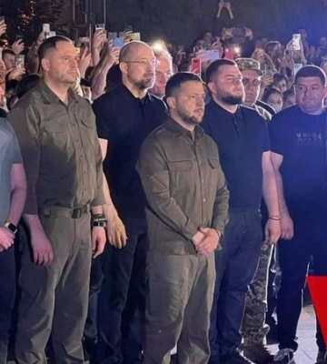 Львів&#039;яни чекають на Зеленського та командирів &quot;Азову&quot;: хто вже прибув на площу Соборну