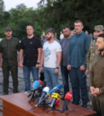 Зеленский и пятеро командиров &quot;Азова&quot; приехали во Львов