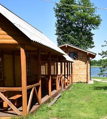 Бюджетніші варіанти розбирають, як гарячі пончики: скільки коштує оренда житла на Світязі