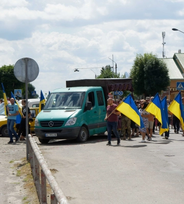 Останній шлях був вкритий квітами: на Волині поховали молодого Героя Юрія Палія, який отримав поранення, несумісні з життям