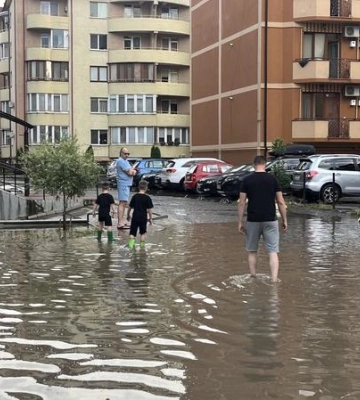 Ужгородом пронісся сильний буревій з потужними зливою та градом