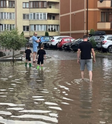 Ужгородом пронісся сильний буревій з потужними зливою та градом