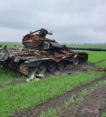 Украинские бойцы с помощью дрона уничтожили танк Т-90 россиян под Бахмутом (видео)