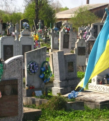 У Дніпропетровській області хлопець поглумився над могилами військових 