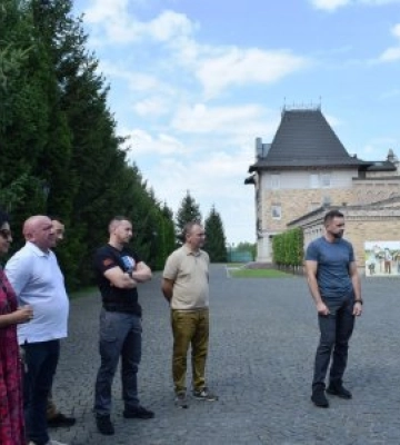 На Берегівщині урочисто відкрито коньячний завод виноробної компанії «Шато Чизай»