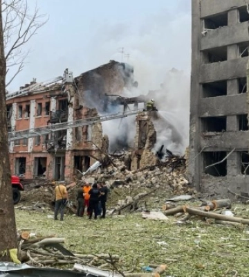 Обстріл Миколаєва: зруйновані багатоповерхівки у центрі та інші цивільні об&#039;єкти