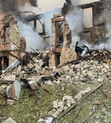 Наслідки ворожої атаки на Миколаїв. ФОТОрепортаж
