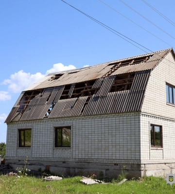 Поліцейські Житомирщини фіксують наслідки російського удару в Чуднівській громаді