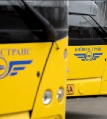 У Києві затримується рух низки автобусів та тролейбусів через ДТП на мосту Патона