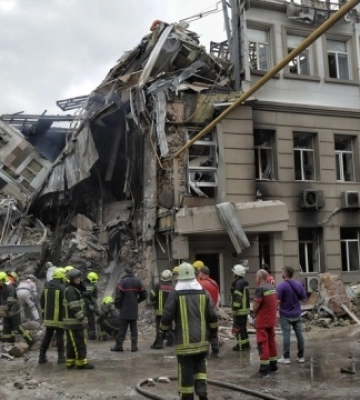 З-під завалів будівлі в Одесі вдалося врятувати людину