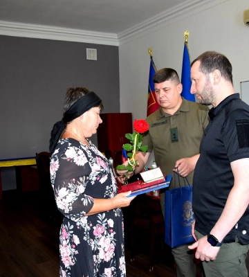 У Хмельницькому родинам трьох загиблих нацгвардійців вручили державні нагороди