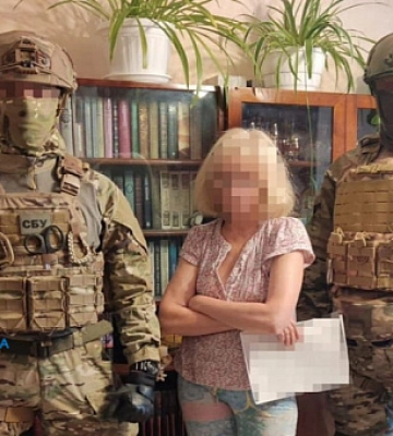 Співробітницю Укрзалізниці підозрюють у передачі ворогу відео військових,  які охороняли міст у Дніпрі