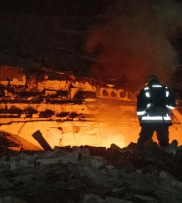 У Сумах рятувальники ліквідовували наслідки нічних ворожих ударів