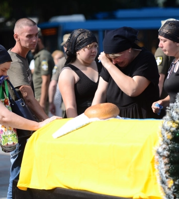 Не стримати сліз... Рівне попрощалося з Героєм Євгеном Білодубом (ФОТО)