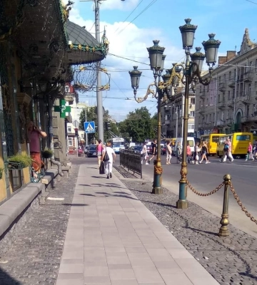 Плитка + бруківка в центрі Рівного. Чи стало краще?