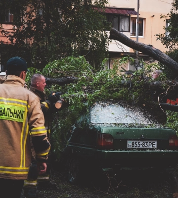 Рятувальники Закарпаття ліквідовують наслідки негоди