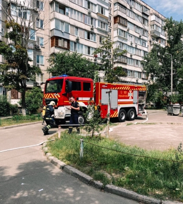 Рятувальники ліквідували дві пожежі в Оболонському районі Києва