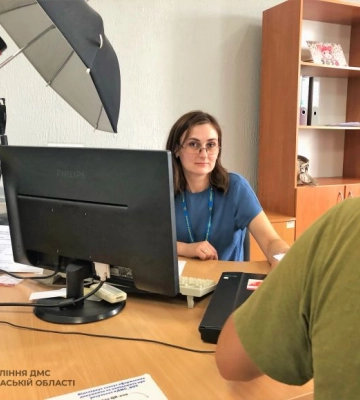 На Черкащині продовжують оформлювати документи для українських оборонців, які прямують на навчання за кордон