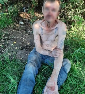 На Закарпатті на березі річки  голий чоловік купався з маленькою дівчинкою, яка також була без купальника: очевидці негайно&amp;hellip;