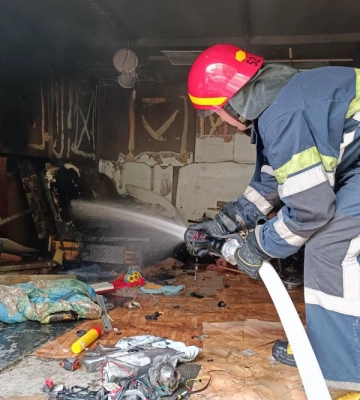 У Дніпропетровській області вогнеборці врятували людину на пожежі