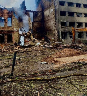 Из-под завалов в Николаеве достали тело еще одной жертвы ночного обстрела жилых домов