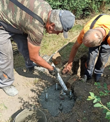 У Чернівцях оновлюють сквер на вулиці Вокзальній