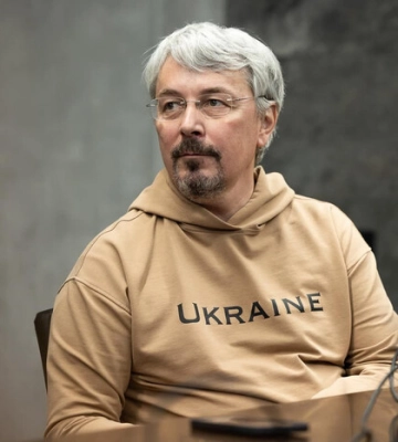 Зеленський доручив Шмигалю знайти заміну міністру культури Ткаченку