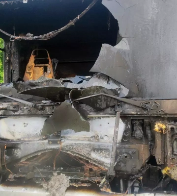У Дніпровському районі на ходу загорілася вантажівка