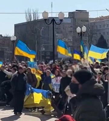 Оголосили підозри 14 російським військовим, які під час окупації Херсону розганяли мирні акції протесту, - Офіс Генпрокурора