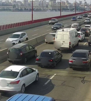 У Дніпрі на Новому мосту затори: причина