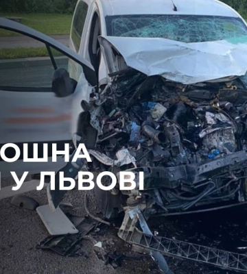 Моторошна аварія у Львові. Травмовані у реанімації