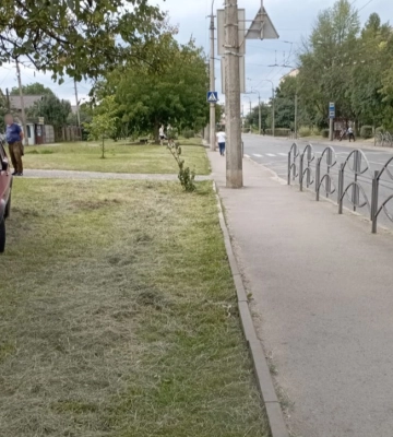 У Луцьку автівка наїхала на тротуар і збила 10-річну дівчинку
