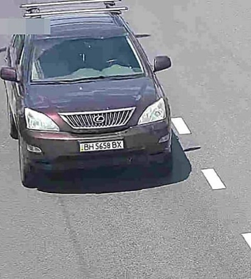 В Миколаєві розшукують Lexus – його водій скоїв ДТП та може змінювати номерні знаки