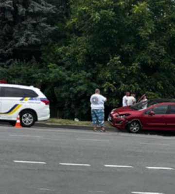 У Луцьку – ДТП: авто вилетіло на тротуар