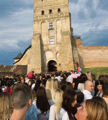 У Луцьку ажіотаж перед концертом Артема Пивоварова