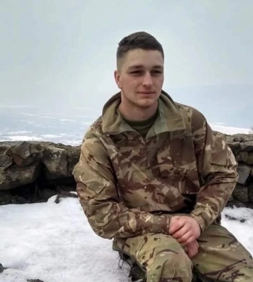 «Денис мав тяжку долю»: кохана загиблого 21-річного лейтенанта з Волині просить надати йому звання Героя України