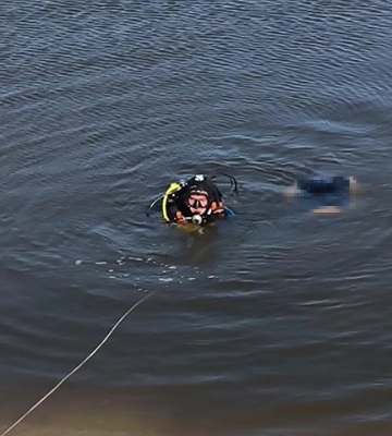 На Дніпропетровщині рятувальники вилучили з водойми тіло загиблого чоловіка