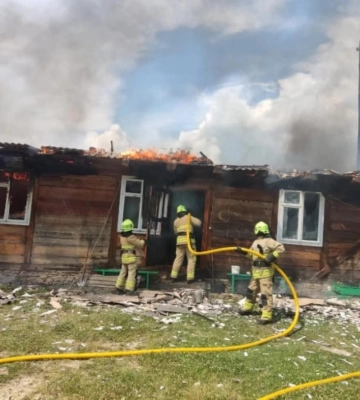 У Рівненському районі у пожежі згоріла господарча будівля та меблі з інструментами