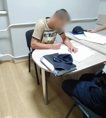 У Мукачеві затримали хулігана, який розпивав посеред вулиці алкоголь