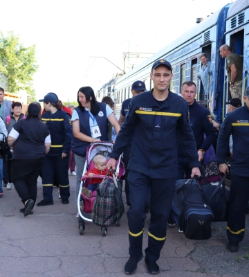 З Донеччини потягом евакуювали вимушено-переміщених осіб із районів, в яких ведуться активні бойові дії