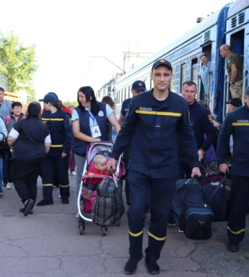 Из Покровска поездом эвакуировали 16 человек: Их расселят в Бердичевском районе