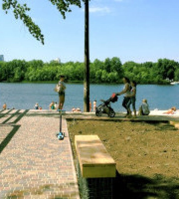 У Києві на шести пляжах вода не відповідає нормативам якості (перелік)