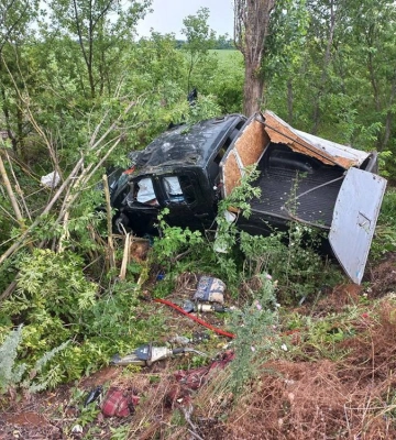 На Миколаївщині авто злетіло в кювет — рятувальники деблокували постраждалу у ДТП жінку