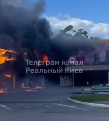 В Киеве произошел масштабный пожар на АЗС, видео