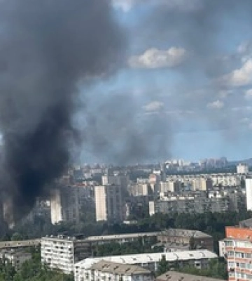 Раздался взрыв и начался пожар: в Киеве ЧП на автозаправке, движение транспорта перекрыто, фото и видео