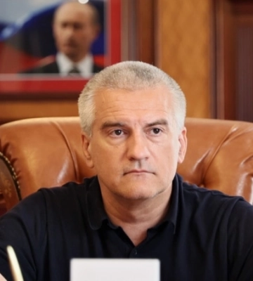 Аксьонов заявив про наліт дронів на Крим – соцмережі пишуть про пожежу на нафтобазі