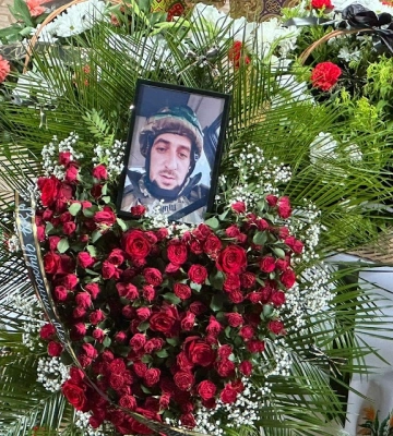 На Закарпатті провели в останню путь полеглого у війні з росією парамедика Івана Буцка (ФОТО)