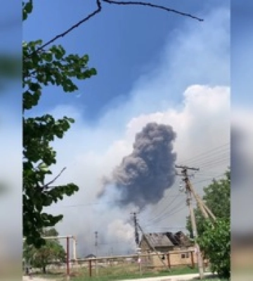 В окупованому Криму розгорілася масштабна пожежа. Фото і відео