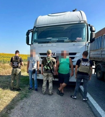 На Одещині спіймали ухилянта, який сховався у вантажівці
